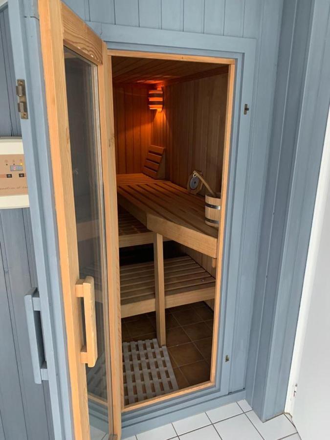 Mit Einer Sauna Direkt Am Park Apartment Wiesbaden