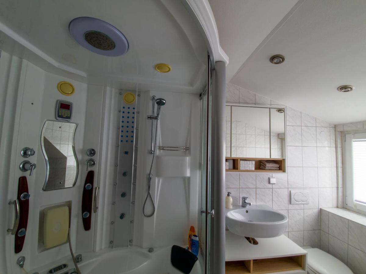 Mit Einer Sauna Direkt Am Park Apartment