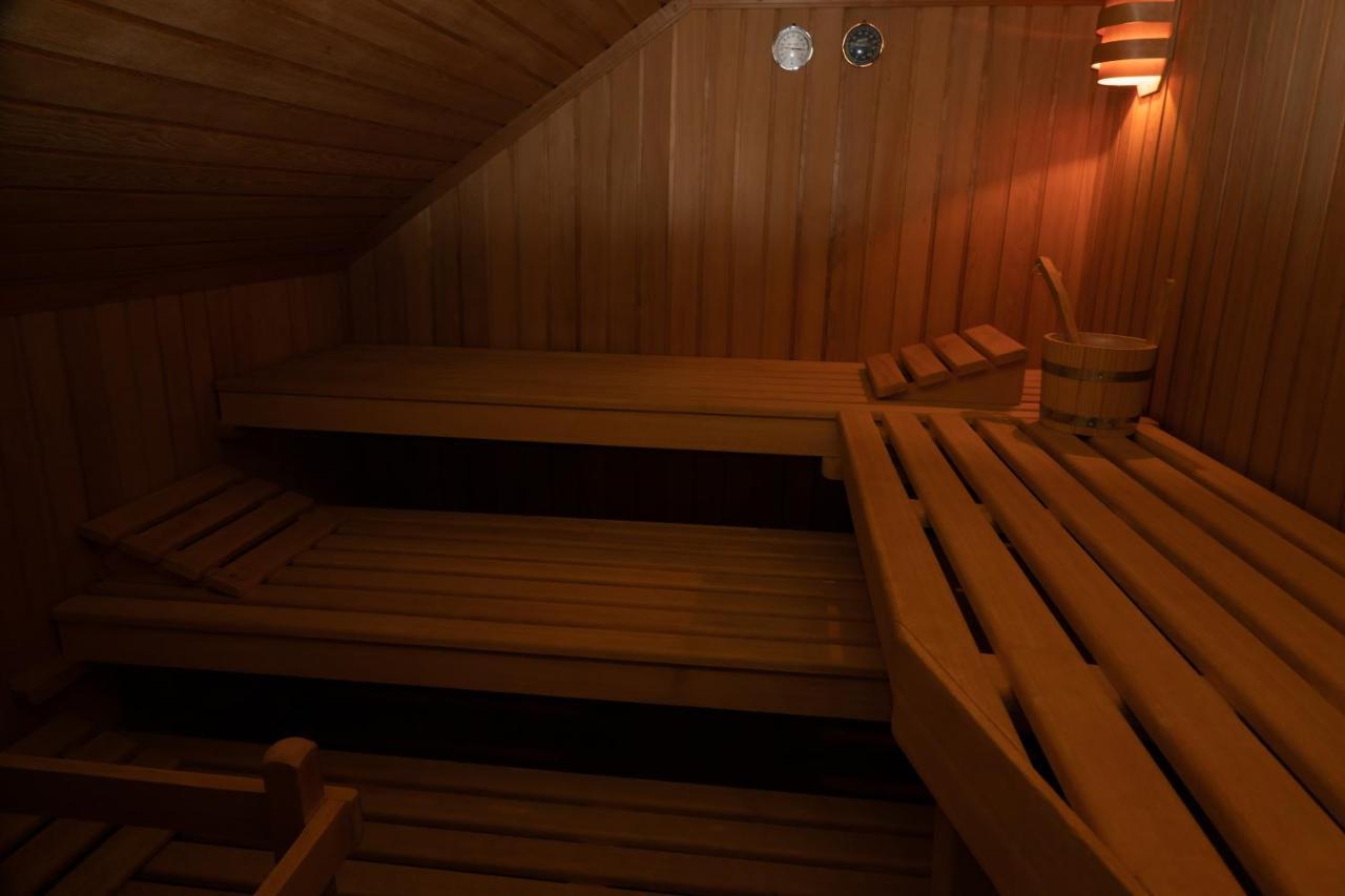 Mit Einer Sauna Direkt Am Park * Wiesbaden