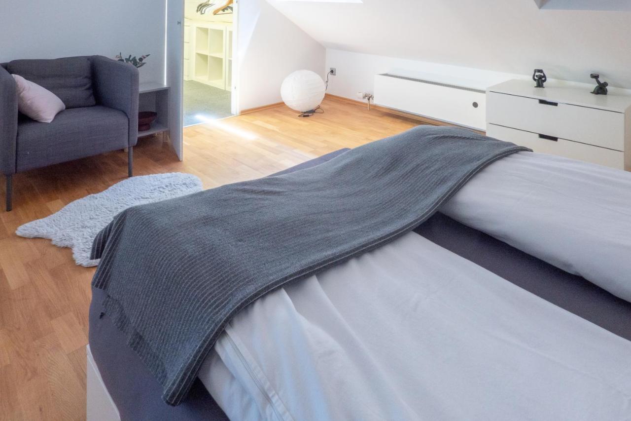 Mit Einer Sauna Direkt Am Park Apartment